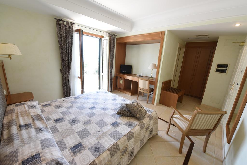 Hotel Ristorante La Lampara Gizzeria Zimmer foto